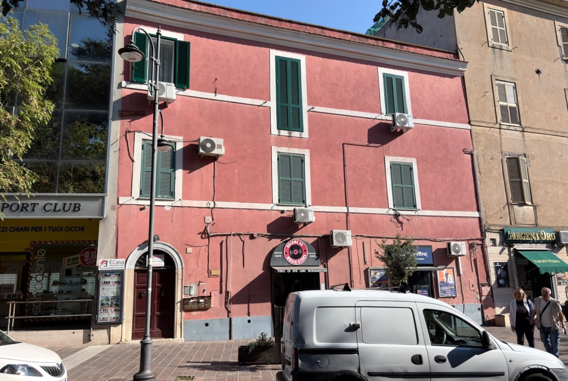 MATTEOTTI179-Centralissimo e Ampio quadrilocale luminoso e caratteristico