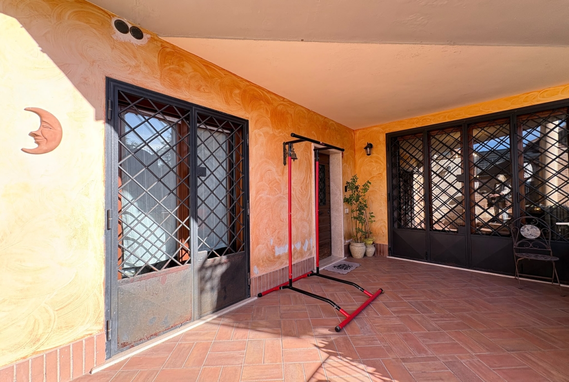 BORMIDA529-Elegante Villa unifamiliare-indipendente-signorile-3 livelli-giardino-portici