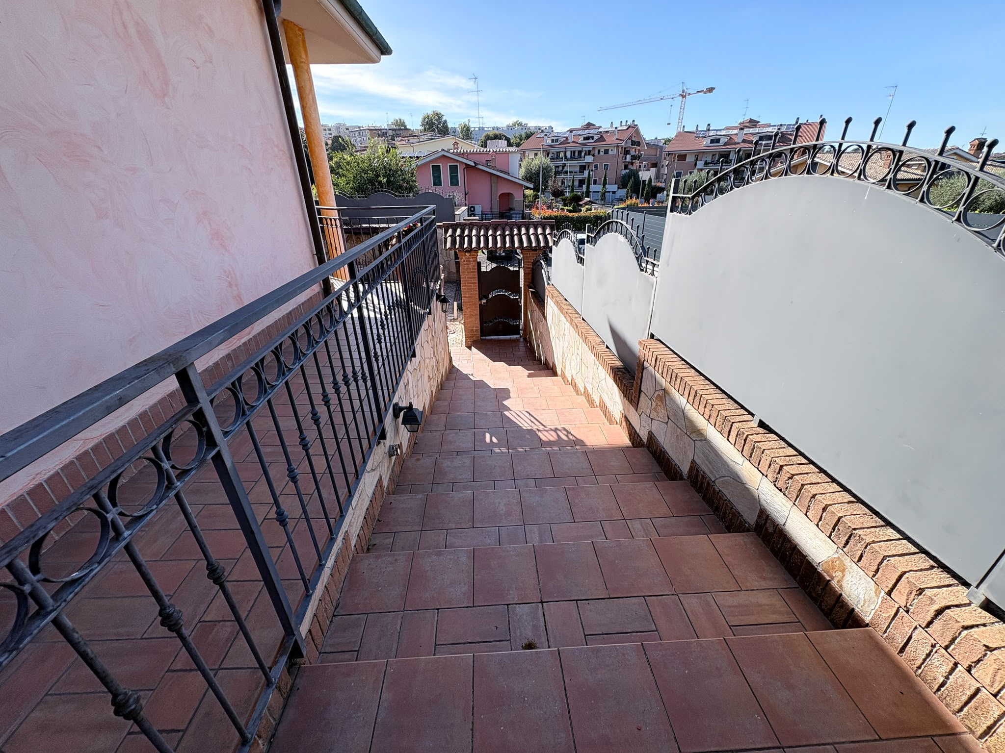 BORMIDA529-Elegante Villa unifamiliare-indipendente-signorile-3 livelli-giardino-portici
