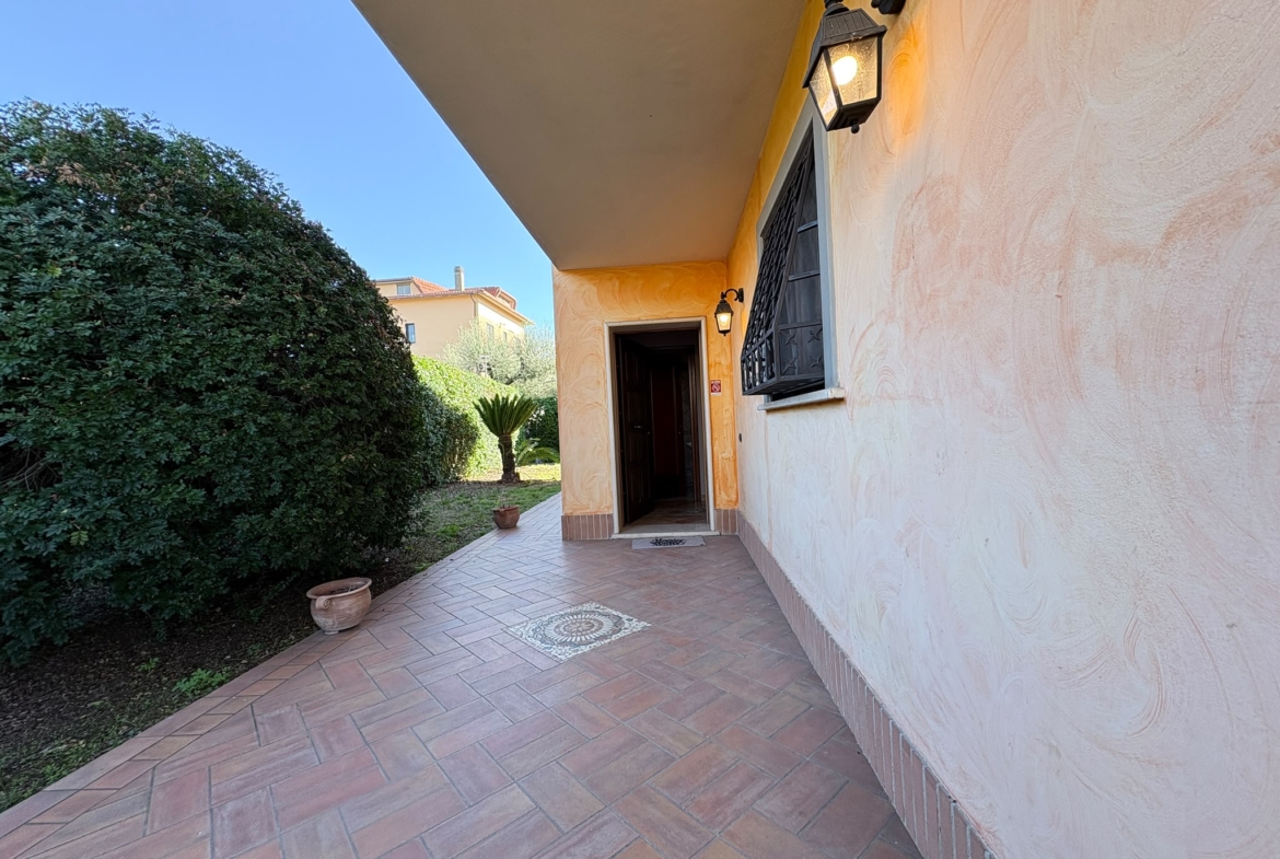 BORMIDA529-Elegante Villa unifamiliare-indipendente-signorile-3 livelli-giardino-portici