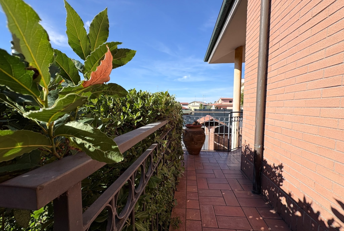 BORMIDA529-Elegante Villa unifamiliare-indipendente-signorile-3 livelli-giardino-portici
