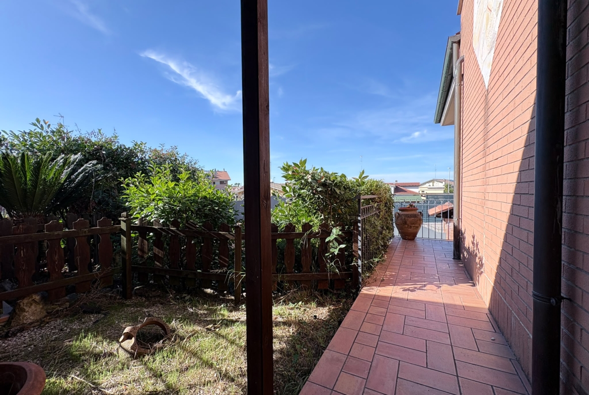 BORMIDA529-Elegante Villa unifamiliare-indipendente-signorile-3 livelli-giardino-portici