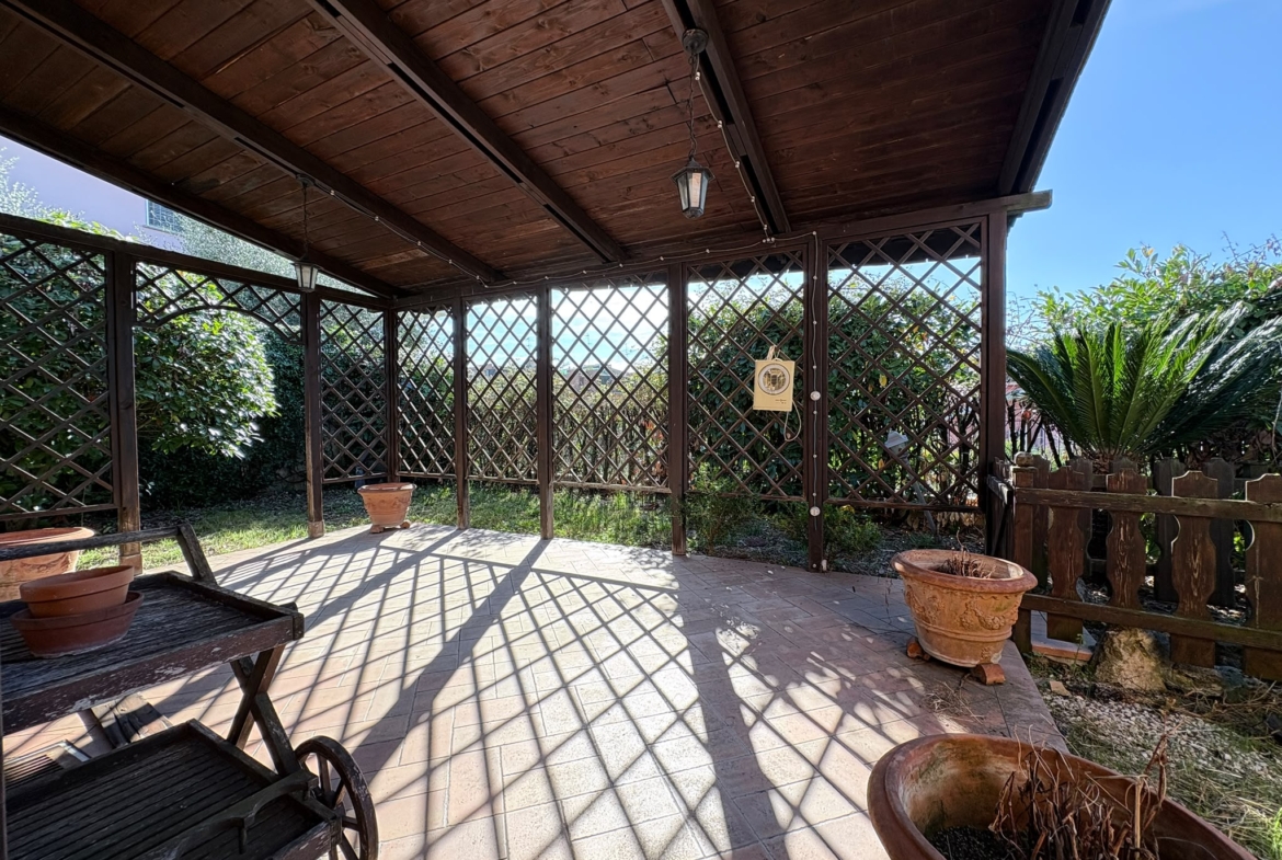 BORMIDA529-Elegante Villa unifamiliare-indipendente-signorile-3 livelli-giardino-portici