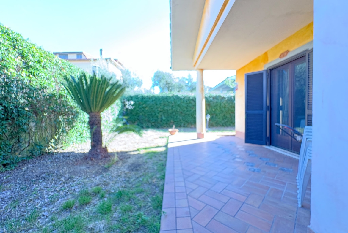 BORMIDA529-Elegante Villa unifamiliare-indipendente-signorile-3 livelli-giardino-portici