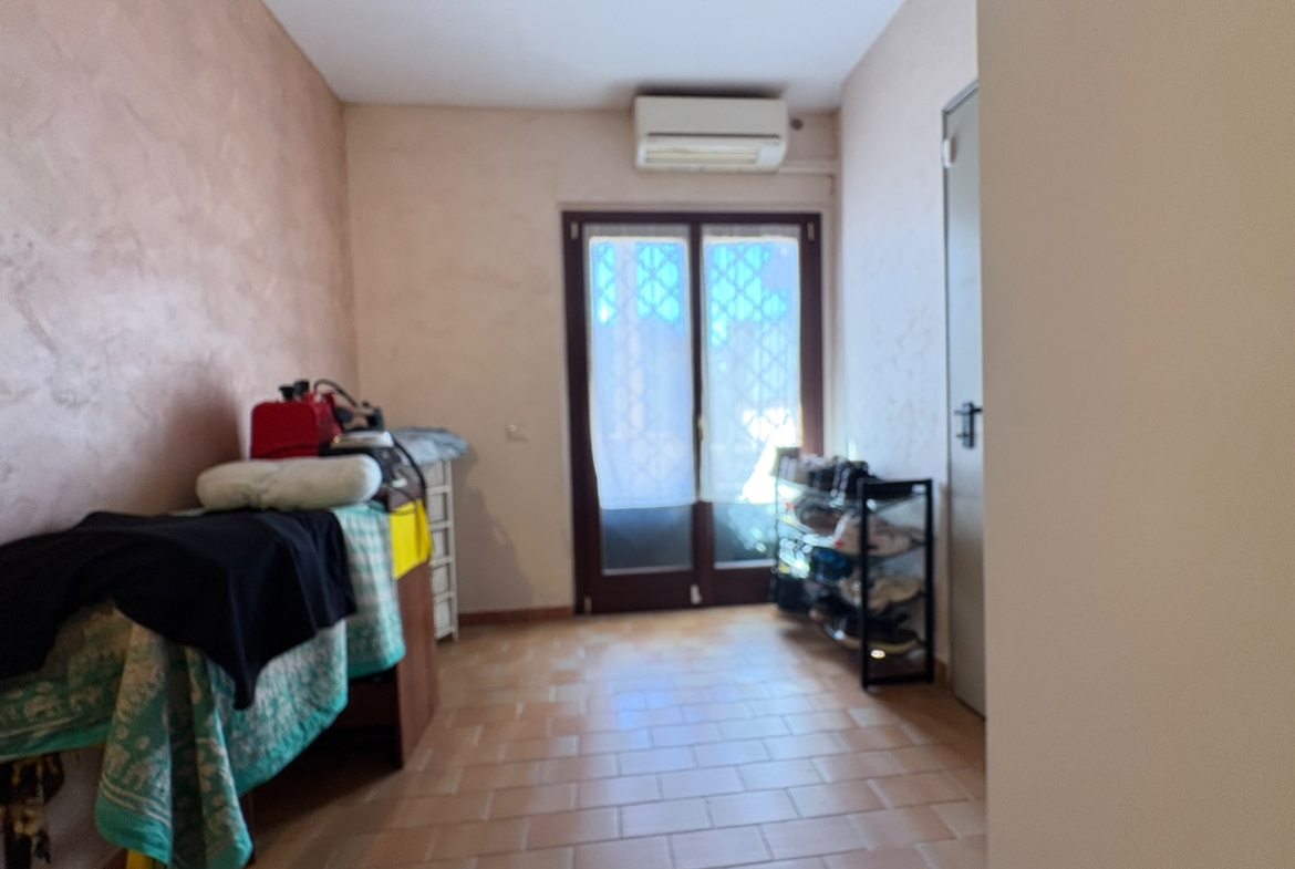 BORMIDA529-Elegante Villa unifamiliare-indipendente-signorile-3 livelli-giardino-portici