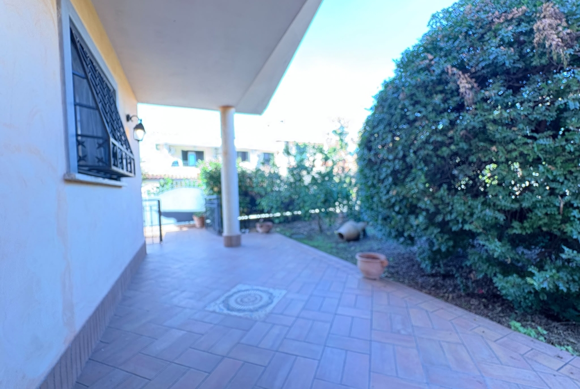 BORMIDA529-Elegante Villa unifamiliare-indipendente-signorile-3 livelli-giardino-portici
