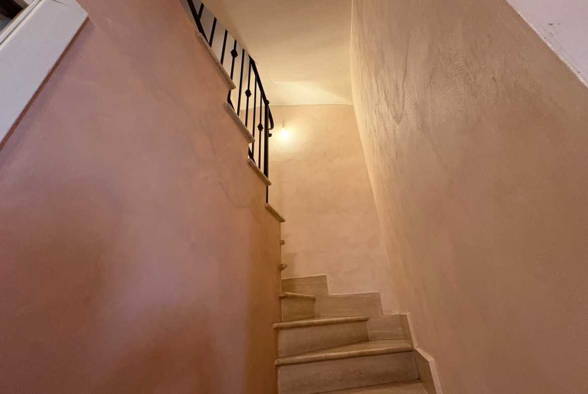 BORMIDA529-Elegante Villa unifamiliare-indipendente-signorile-3 livelli-giardino-portici