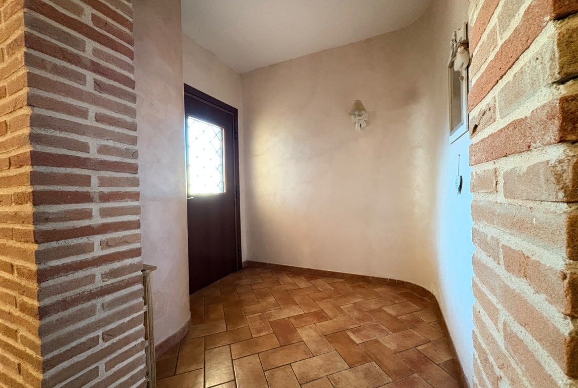 BORMIDA529-Elegante Villa unifamiliare-indipendente-signorile-3 livelli-giardino-portici