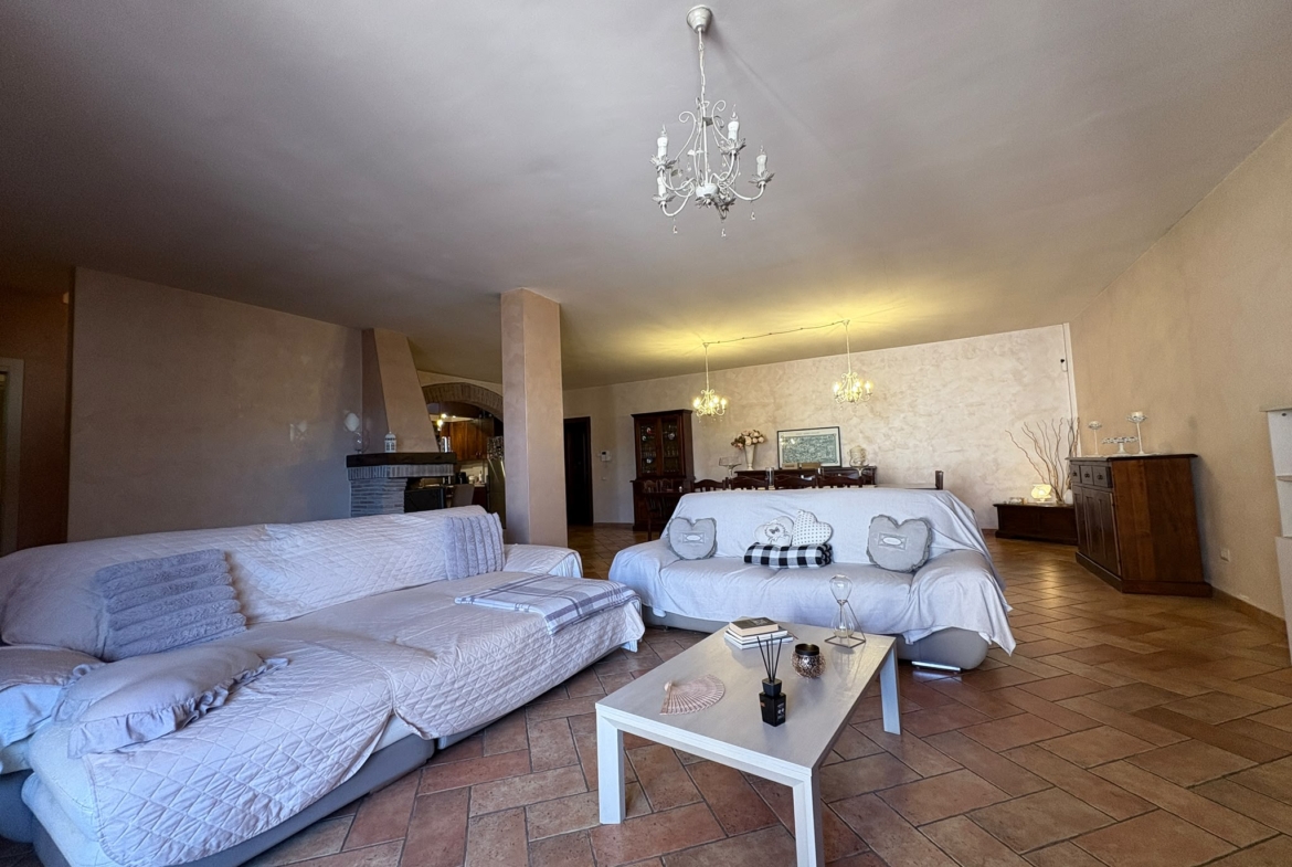 BORMIDA529-Elegante Villa unifamiliare-indipendente-signorile-3 livelli-giardino-portici