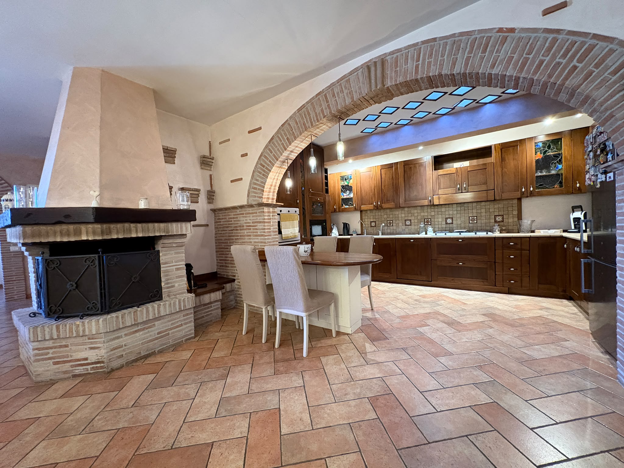 BORMIDA529-Elegante Villa unifamiliare-indipendente-signorile-3 livelli-giardino-portici