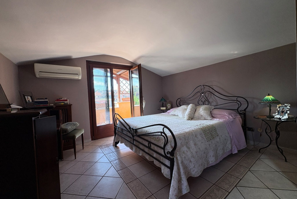 BORMIDA529-Elegante Villa unifamiliare-indipendente-signorile-3 livelli-giardino-portici