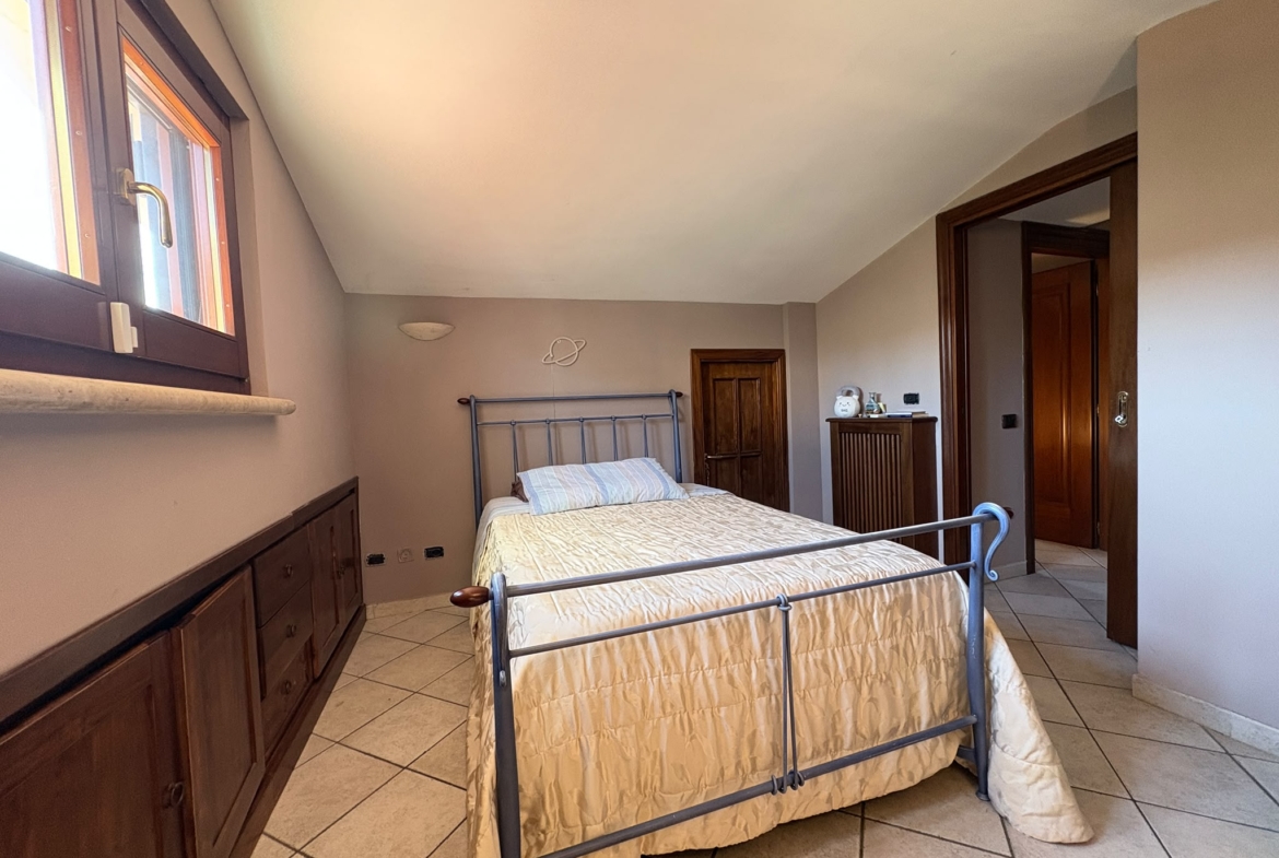 BORMIDA529-Elegante Villa unifamiliare-indipendente-signorile-3 livelli-giardino-portici