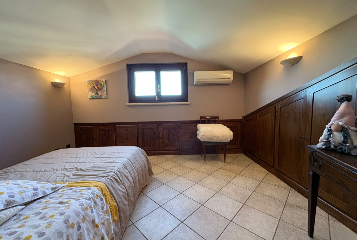 BORMIDA529-Elegante Villa unifamiliare-indipendente-signorile-3 livelli-giardino-portici