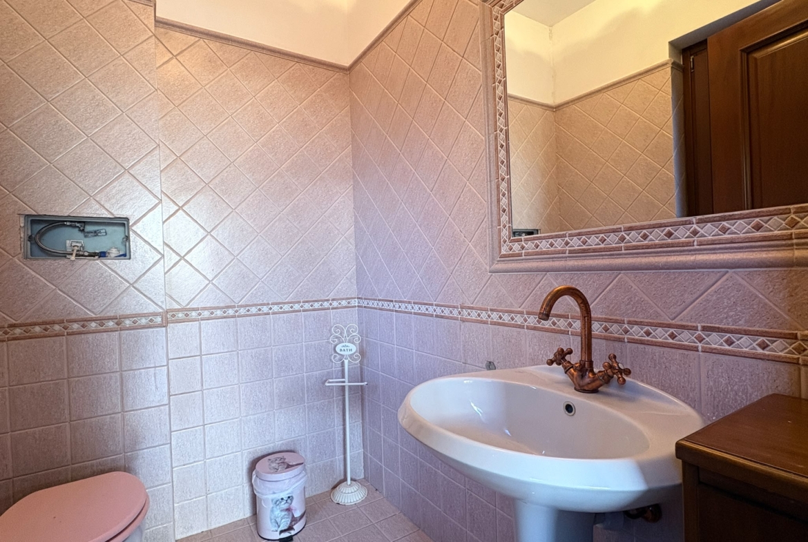 BORMIDA529-Elegante Villa unifamiliare-indipendente-signorile-3 livelli-giardino-portici