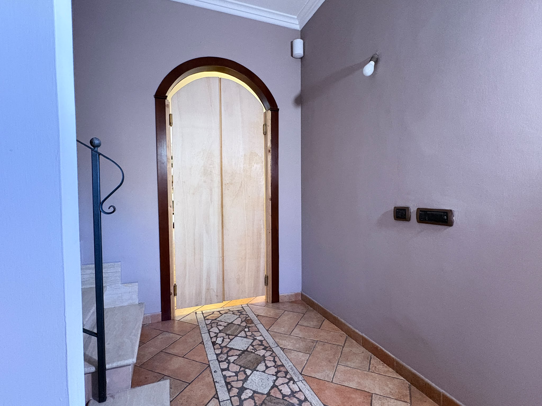 BORMIDA529-Elegante Villa unifamiliare-indipendente-signorile-3 livelli-giardino-portici