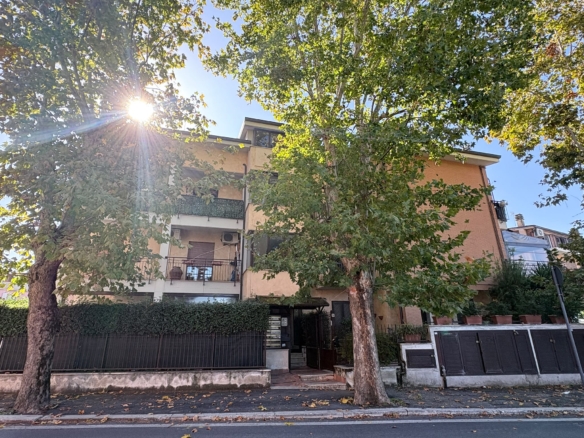 GRANSASSO109-Bilocale con box ben collegato