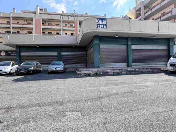 Locale Commerciale in Vendita in Via salaria 219 - Monterotondo scalo Oikos Agenzia Immobiliare